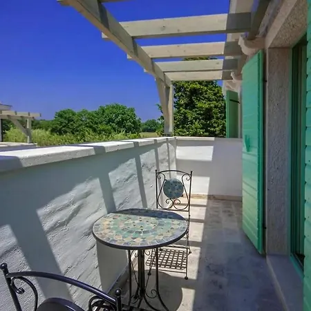 Lia Villa Ližnjan