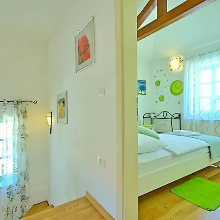 Lia Villa